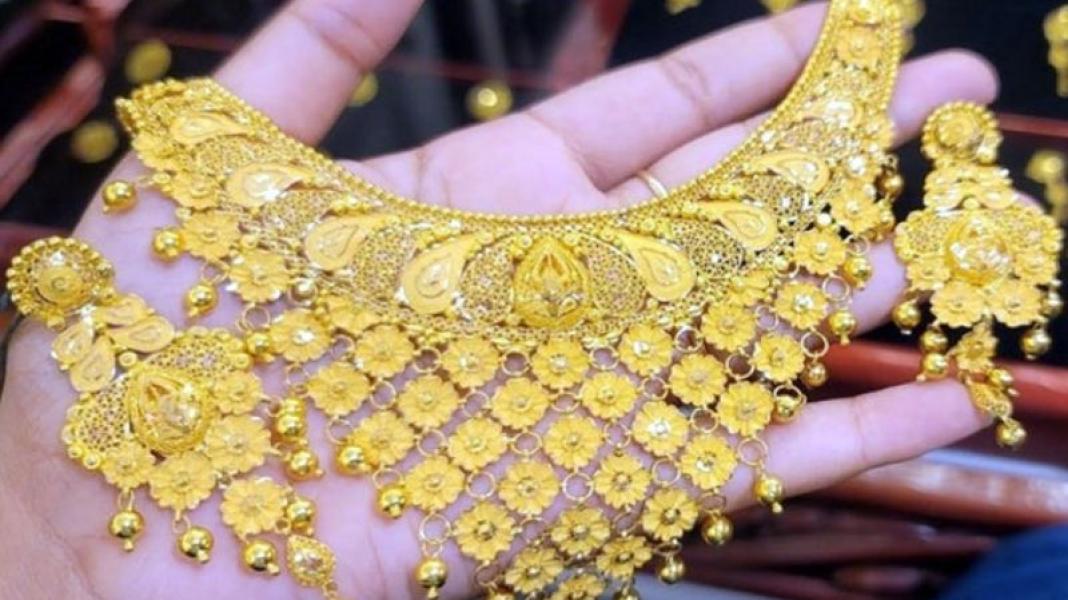 নতুন দামে সোনা বিক্রি শুরু, ভরি কত